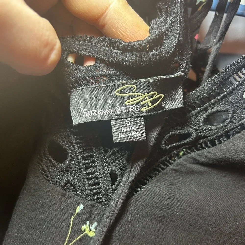 Suzanne Betro floral top, bell sleeves
Lace up detail with back tie
Size small - Picture 4 of 4